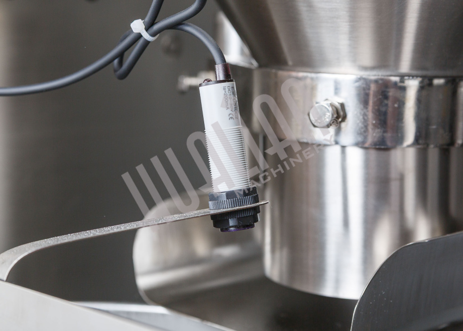 Автоматическая фасовочно-упаковочная машина DXDK-320RH-E (нерж., стик 17*110 мм, 4.6-8 мл, W пленки 42 мм, зубч. нож.) Hualian - Купить с доставкой по всему Казахстану