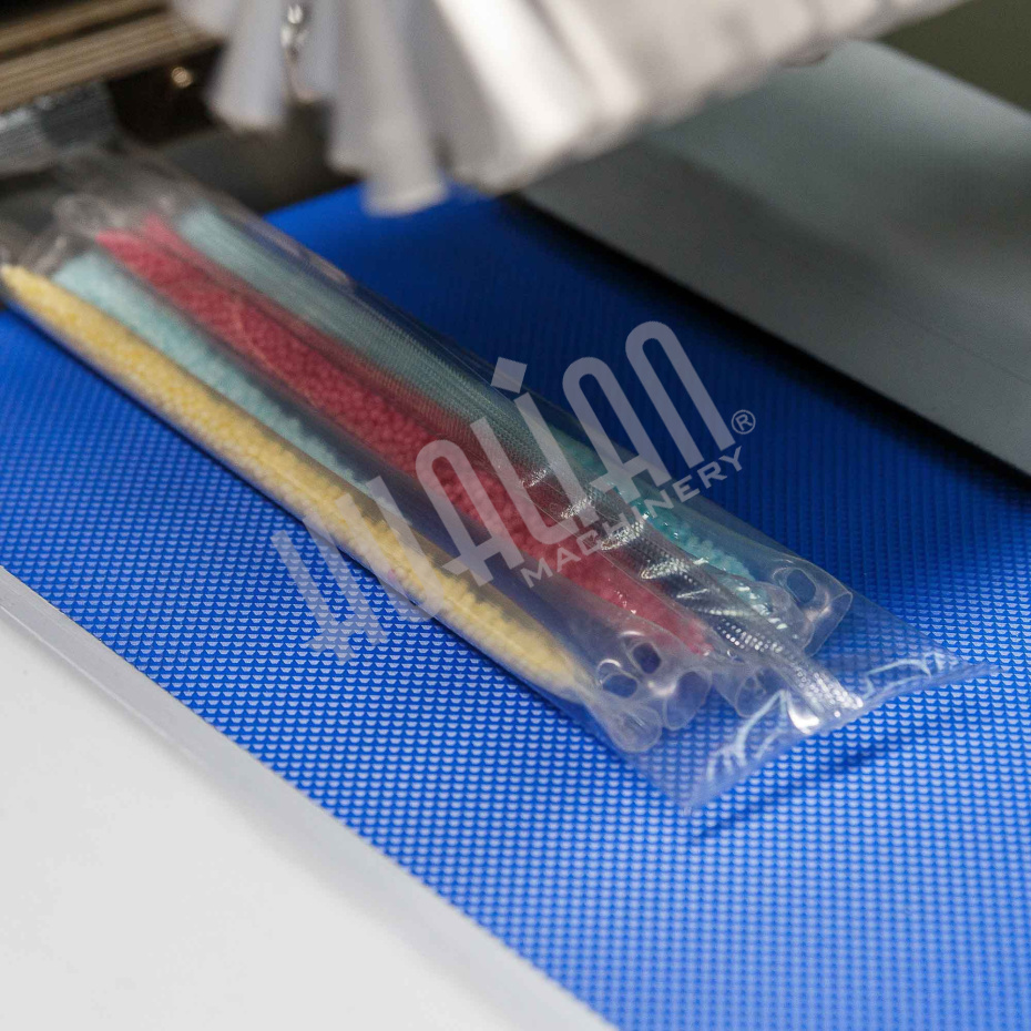 Автоматическая горизонтальная упаковочная машина DXDZ-250D (3 servo, рег. форм., min bag L 150, S 250, H 60, 1 позиц. нож) Hualian - Купить с доставкой по всему Казахстану