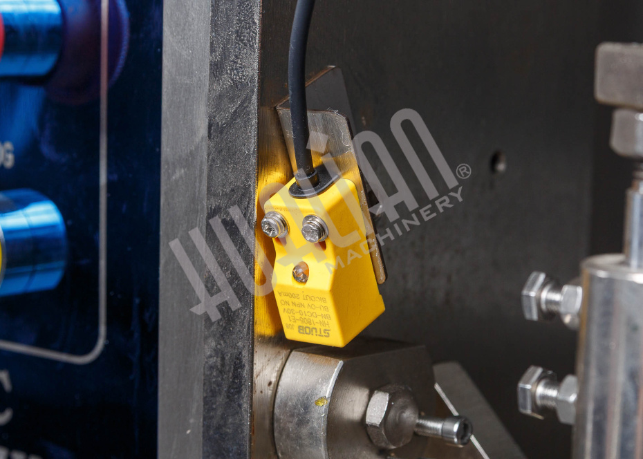 Автоматическая фасовочно-упаковочная машина DXDK-320RH-E (нерж., стик 17*110 мм, 4.6-8 мл, W пленки 42 мм, зубч. нож.) Hualian - Купить с доставкой по всему Казахстану