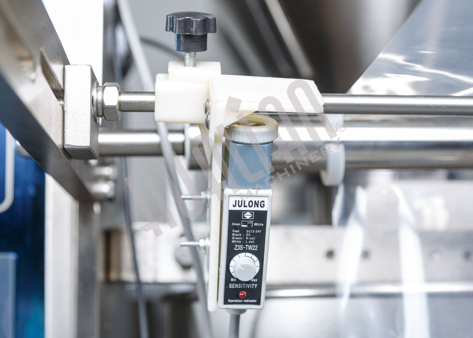 Автоматическая фасовочно-упаковочная машина DXDK-320RH-E (нерж., стик 17*110 мм, 4.6-8 мл, W пленки 42 мм, зубч. нож.) Hualian - Купить с доставкой по всему Казахстану