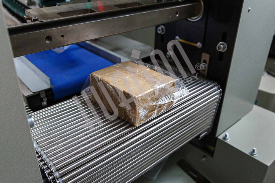 Горизонтальная упаковочная машина DXDZ-450B NEW (H-70 mm, bag L 130-450mm, S 400mm, регулируемый формирователь 180 мм) Hualian - Купить с доставкой по всему Казахстану