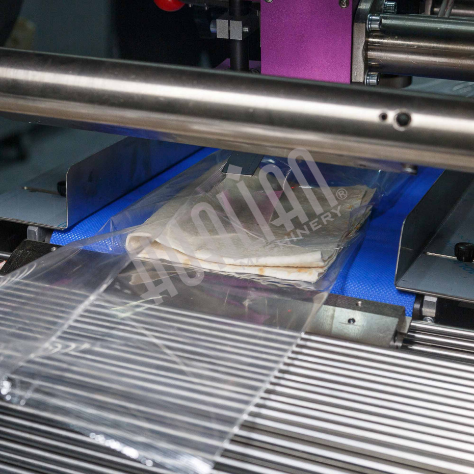 Горизонтальная упаковочная машина DXDZ-600XD (лент. 250 мм, рег.форм., S 400, L 180-500, H-120, трансп.попереч.запайки) Hualian - Купить с доставкой по всему Казахстану