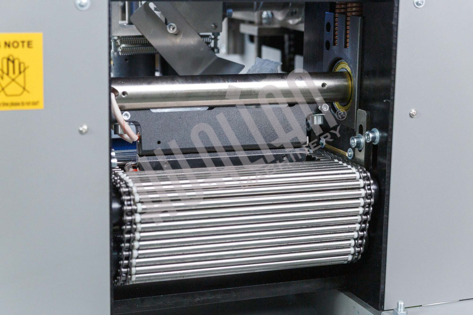 Автоматическая горизонтальная упаковочная машина DXDZ-350XD под ВПП (3 servo, лент.150 мм, рег.форм., min bag L 120, H 50, трансп.попереч.запайки) Hualian - Купить с доставкой по всему Казахстану