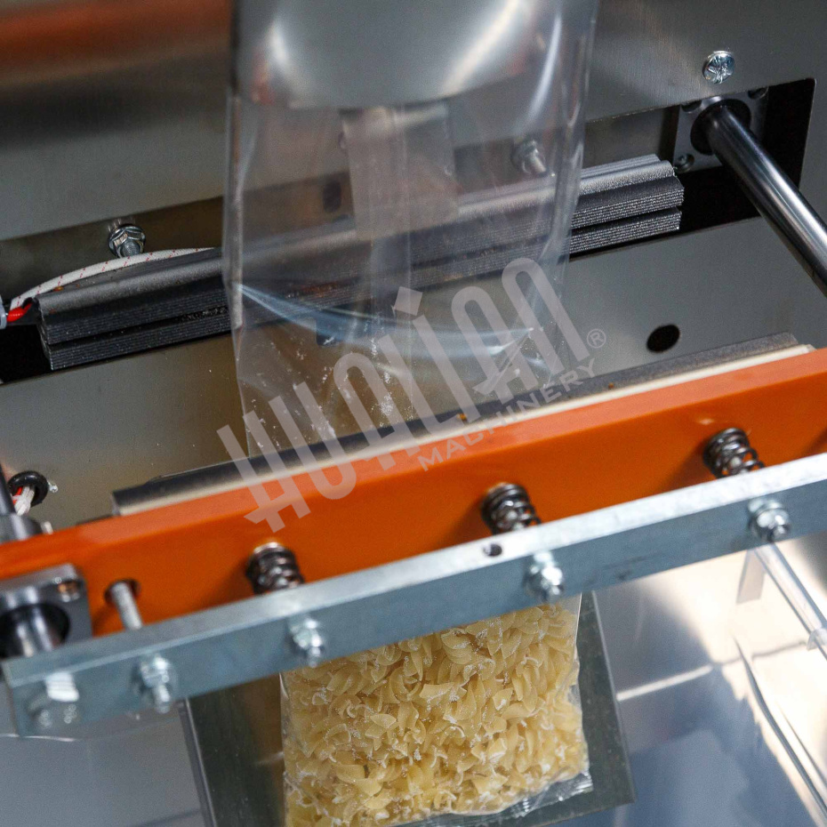 Автоматическая фасовочно-упаковочная машина DXDK-1000 NEW (пакет подушка, ширина пленки 300 мм, фотодатчик) Hualian - Купить с доставкой по всему Казахстану