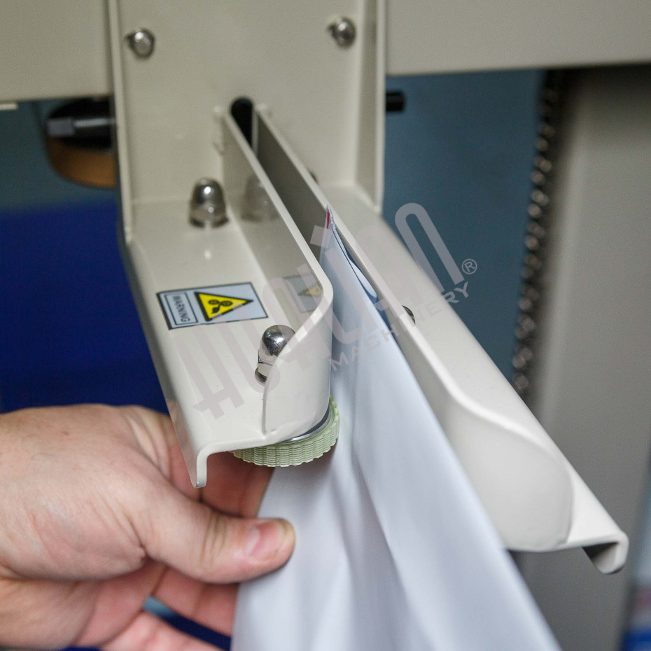 Роликовый конвейерный запайщик FRM-1370LD Hualian - Купить с доставкой по всему Казахстану