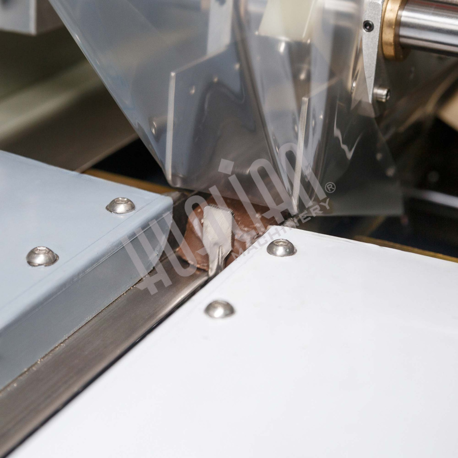 Автоматическая горизонтальная упаковочная машина DXDZ-250B (2 ножа, bag L 65-190 mm, S 150 mm, H-40 mm) Hualian - Купить с доставкой по всему Казахстану