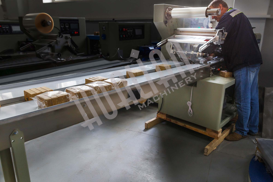 Горизонтальная упаковочная машина DXDZ-450B NEW (H-70 mm, bag L 130-450mm, S 400mm, регулируемый формирователь 180 мм) Hualian - Купить с доставкой по всему Казахстану