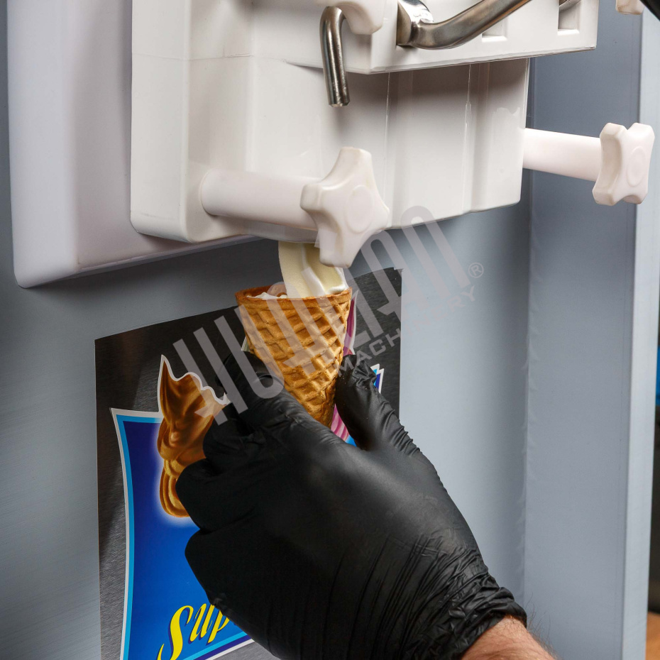 Фризер для мягкого мороженого HIM-03 с функцией ночного хранения и помпой (3 рожка) Hualian - Купить с доставкой по всему Казахстану