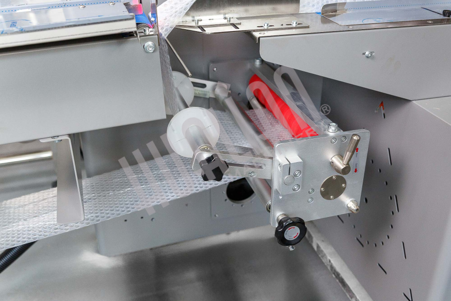 Автоматическая горизонтальная упаковочная машина DXDZ-350XD под ВПП (3 servo, лент.150 мм, рег.форм., min bag L 120, H 50, трансп.попереч.запайки) Hualian - Купить с доставкой по всему Казахстану