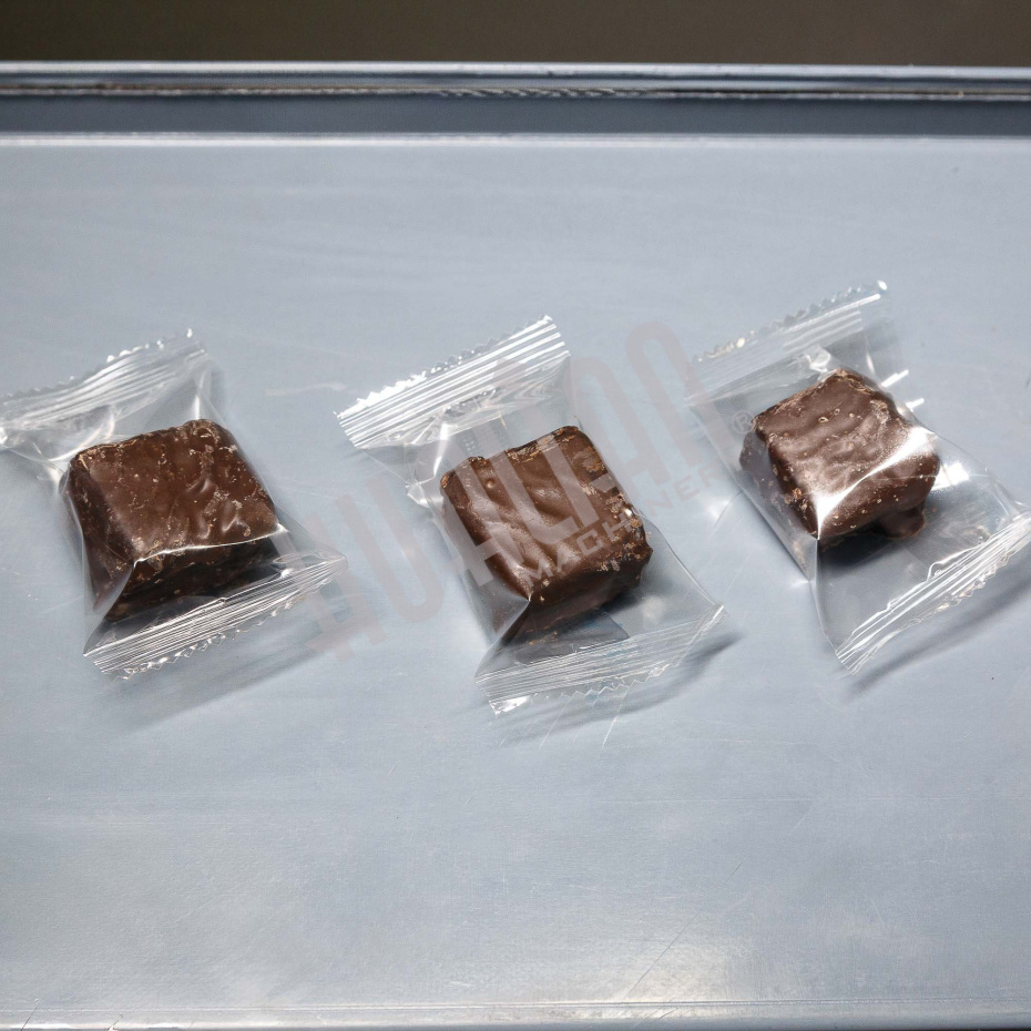 Автоматическая горизонтальная упаковочная машина DXDZ-250B (3 servo, рег. форм., min bag L 65, S 200, H 40, 2-х позиц. нож) Hualian - Купить с доставкой по всему Казахстану