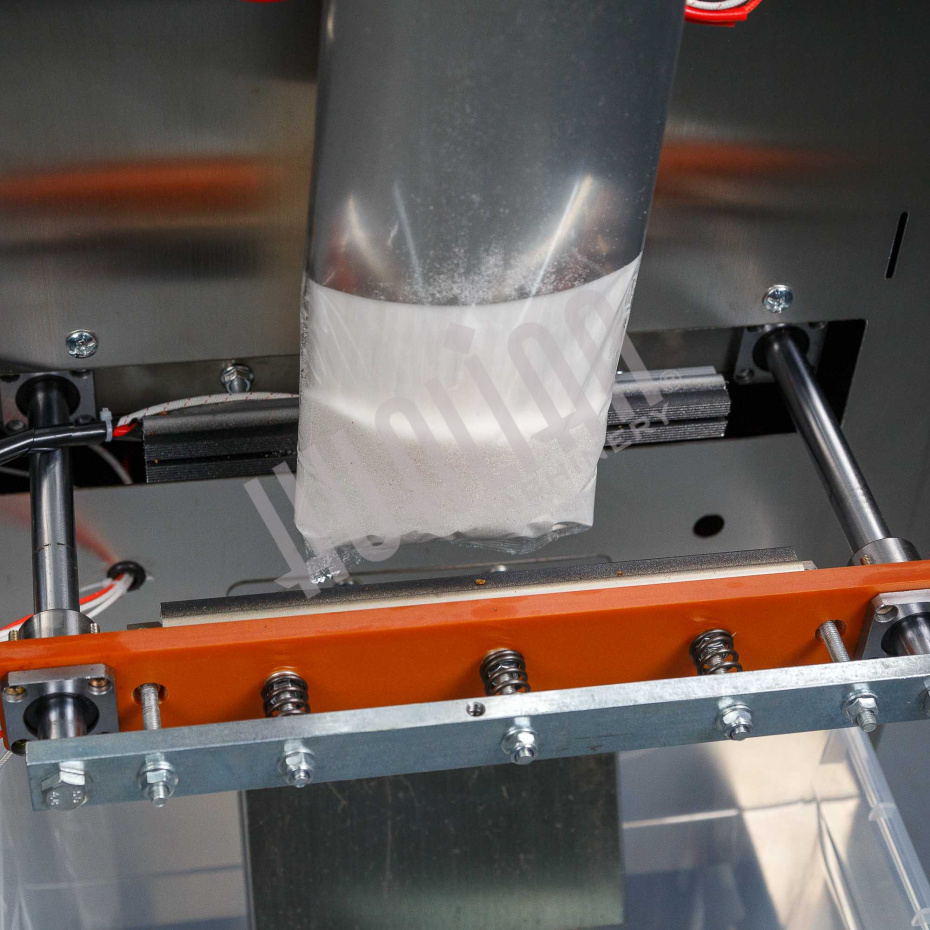 Автоматическая фасовочно-упаковочная машина DXDK-1000 NEW (пакет подушка, ширина пленки 300 мм, фотодатчик) Hualian - Купить с доставкой по всему Казахстану