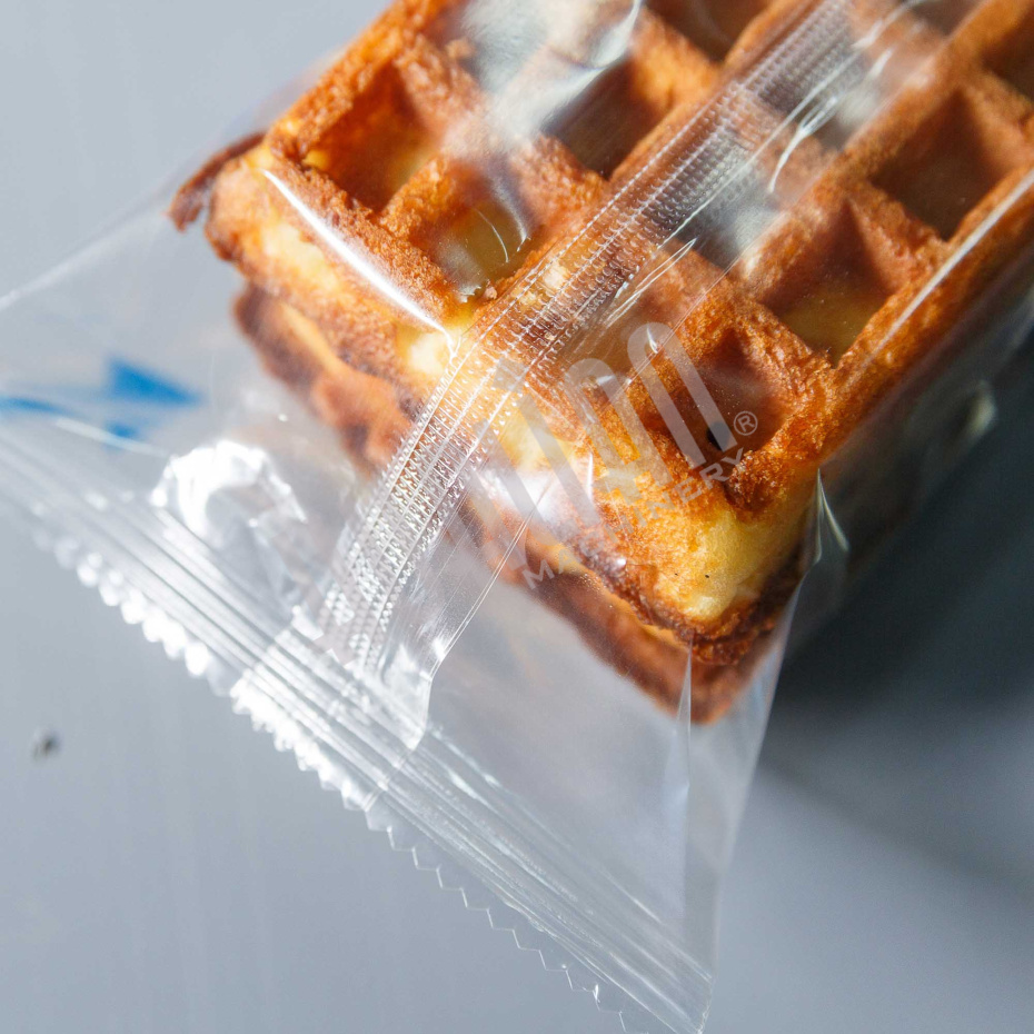 Горизонтальная упаковочная машина DXDZ-250XD (лент. 60 мм, рег. форм., S 250, L 120-280, H 60) Hualian - Купить с доставкой по всему Казахстану