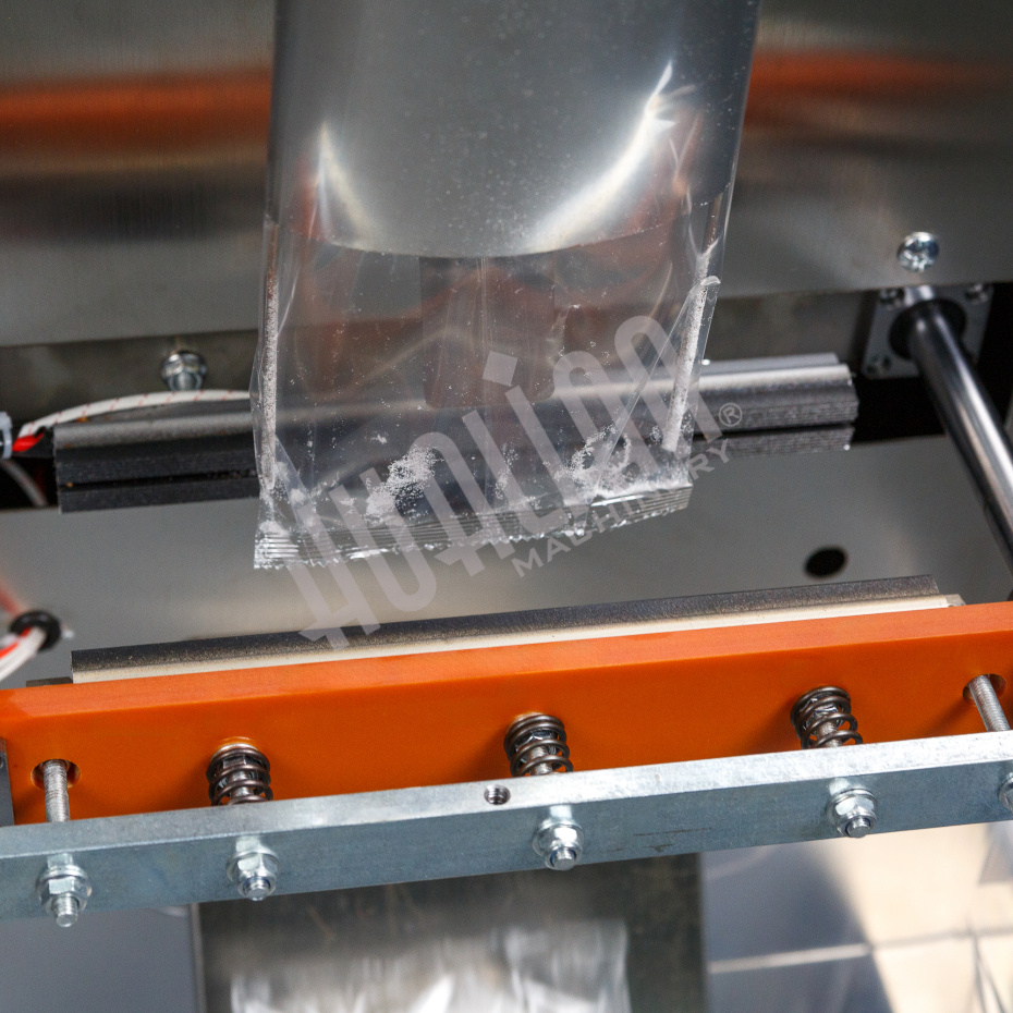 Автоматическая фасовочно-упаковочная машина DXDK-1000 NEW (пакет-подушка,W пленки 420 мм,фотодатчик) Hualian - Купить с доставкой по всему Казахстану