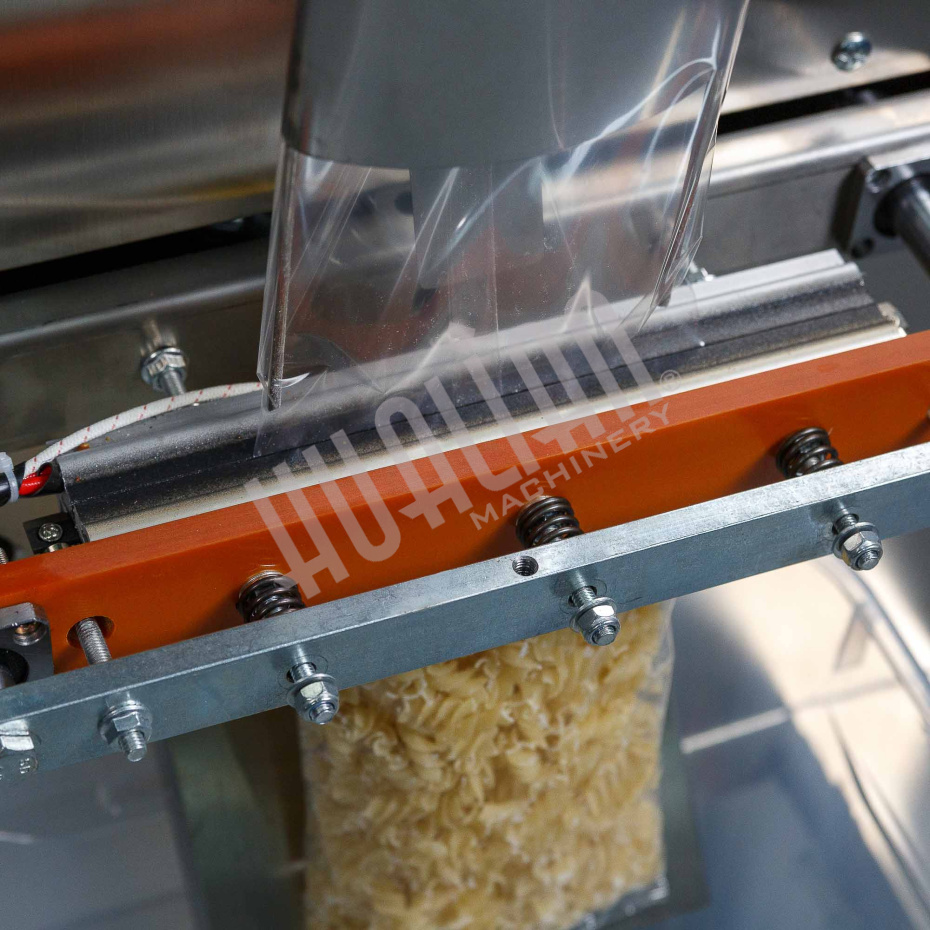 Автоматическая фасовочно-упаковочная машина DXDK-1000 NEW (пакет подушка, ширина пленки 300 мм, фотодатчик) Hualian - Купить с доставкой по всему Казахстану