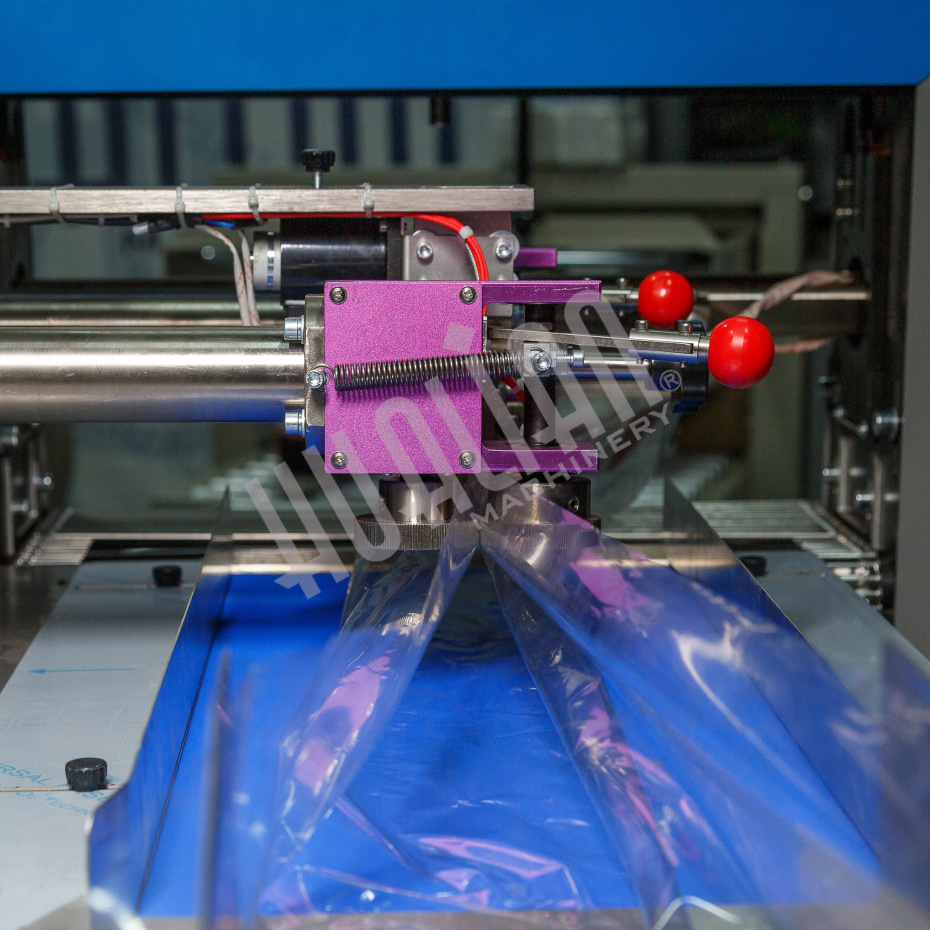 Горизонтальная упаковочная машина DXDZ-600XD (3 серв., H-110 мм, L не огр., W 145-285 мм, HL-1108, круг. отв., подбой, прок. пакета) Hualian - Купить с доставкой по всему Казахстану