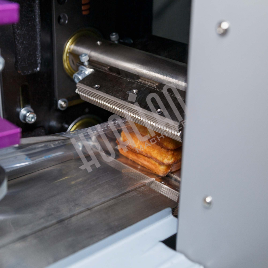 Горизонтальная упаковочная машина DXDZ-250XD (лент. 60 мм, рег. форм., S 250, L 120-280, H 60) Hualian - Купить с доставкой по всему Казахстану