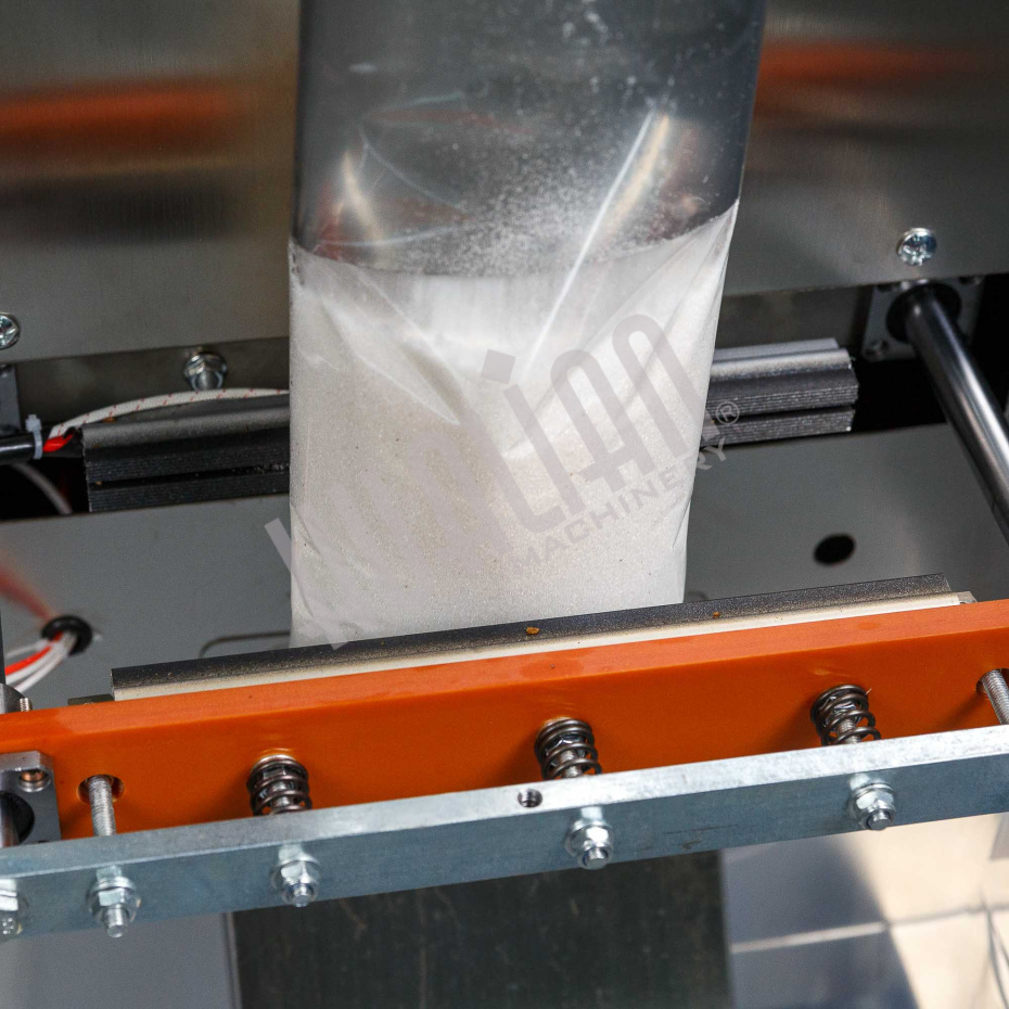 Автоматическая фасовочно-упаковочная машина DXDK-1000 NEW (пакет подушка, ширина пленки 300 мм, фотодатчик) Hualian - Купить с доставкой по всему Казахстану