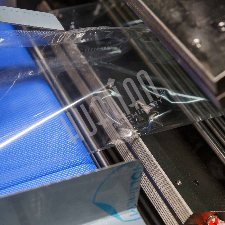 Горизонтальная упаковочная машина DXDZ-600XD (лент. 250 мм, рег.форм., S 400, L 180-500, H-120, трансп.попереч.запайки) Hualian - Купить с доставкой по всему Казахстану