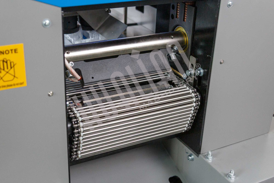 Автоматическая горизонтальная упаковочная машина DXDZ-350XD под ВПП (3 servo, лент.150 мм, рег.форм., min bag L 120, H 50, трансп.попереч.запайки) Hualian - Купить с доставкой по всему Казахстану