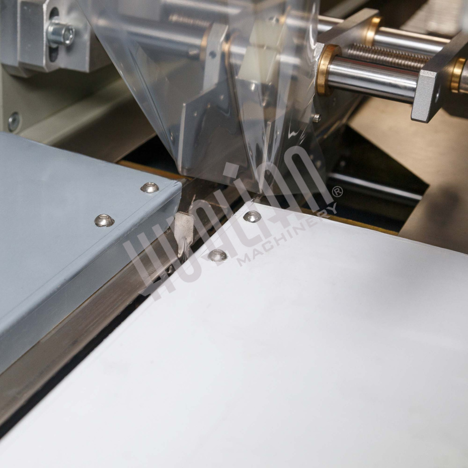 Автоматическая горизонтальная упаковочная машина DXDZ-250B (3 servo, рег. форм., min bag L 65, S 200, H 40, 2-х позиц. нож) Hualian - Купить с доставкой по всему Казахстану