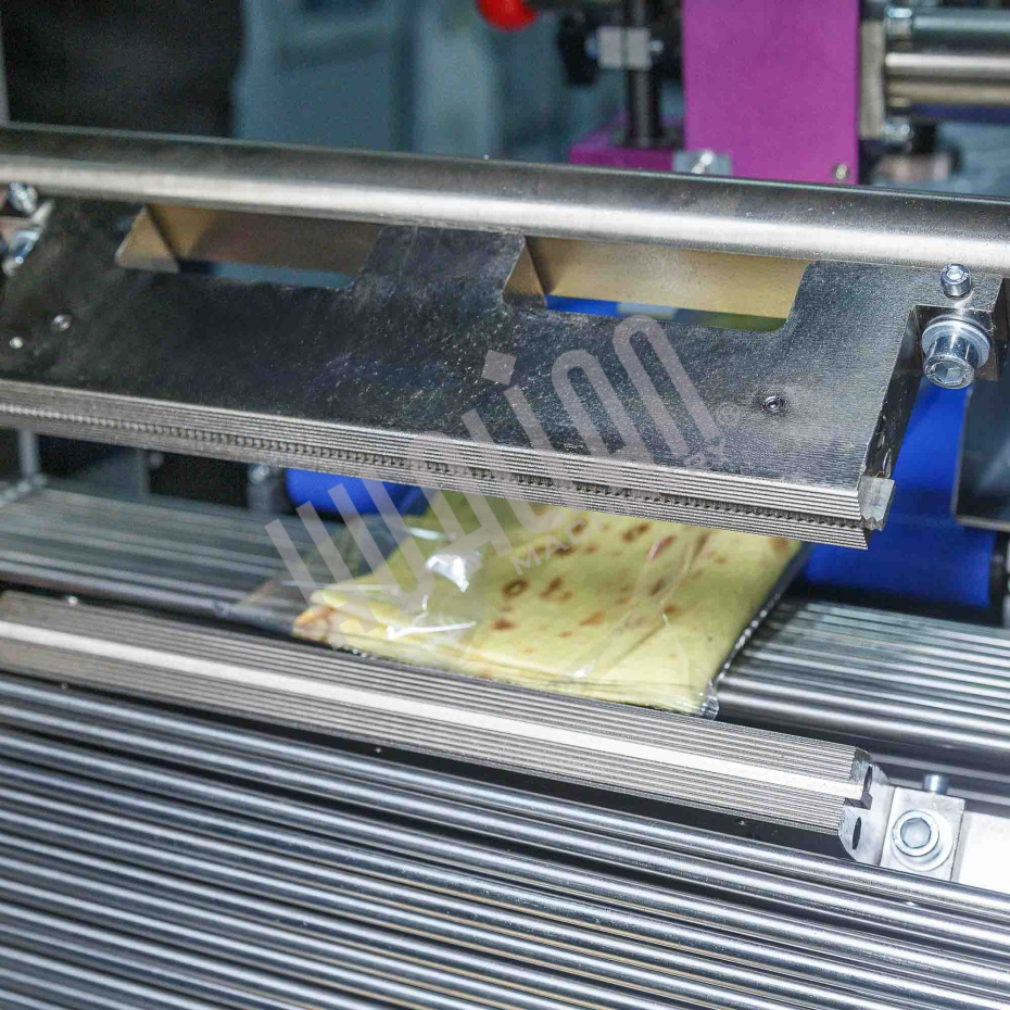 Горизонтальная упаковочная машина DXDZ-600XD (лент. 250 мм, рег.форм., S 400, L 180-500, H-120, трансп.попереч.запайки) Hualian - Купить с доставкой по всему Казахстану