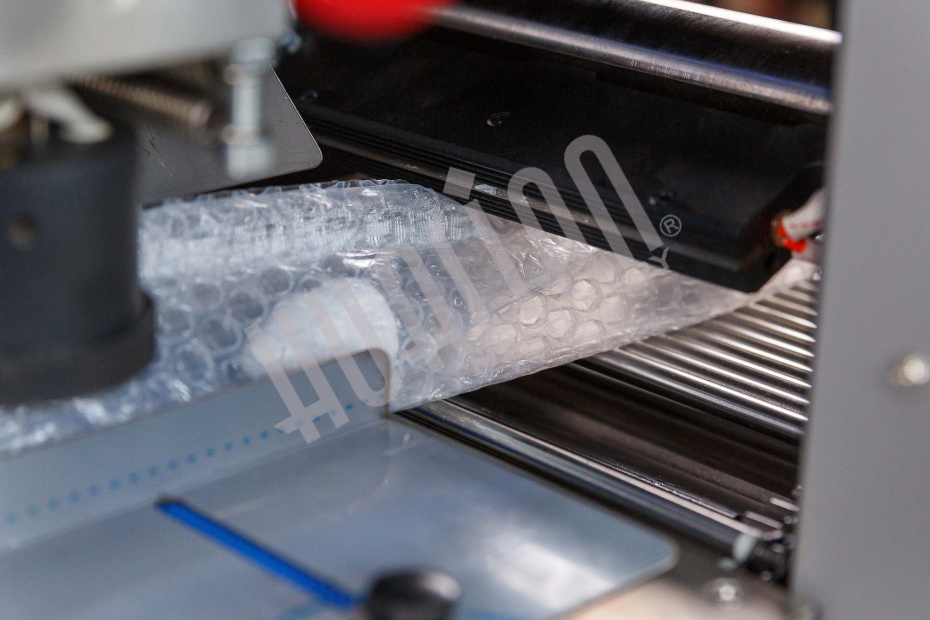 Автоматическая горизонтальная упаковочная машина DXDZ-350XD под ВПП (3 servo, лент.150 мм, рег.форм., min bag L 120, H 50, трансп.попереч.запайки) Hualian - Купить с доставкой по всему Казахстану