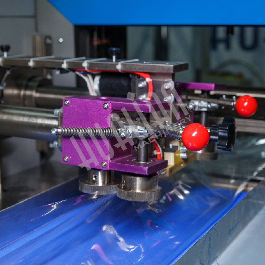 Горизонтальная упаковочная машина DXDZ-600XD (3 серв., H-110 мм, L не огр., W 145-285 мм, HL-1108, круг. отв., подбой, прок. пакета) Hualian - Купить с доставкой по всему Казахстану