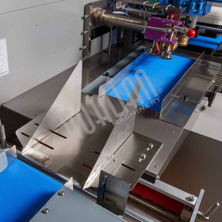 Автоматическая горизонтальная упаковочная машина DXDZ-600XD под ВПП (3 servo, лент. 250 мм, рег. форм., min bag L 130, H 120, трансп.попереч.запайки) Hualian - Купить с доставкой по всему Казахстану