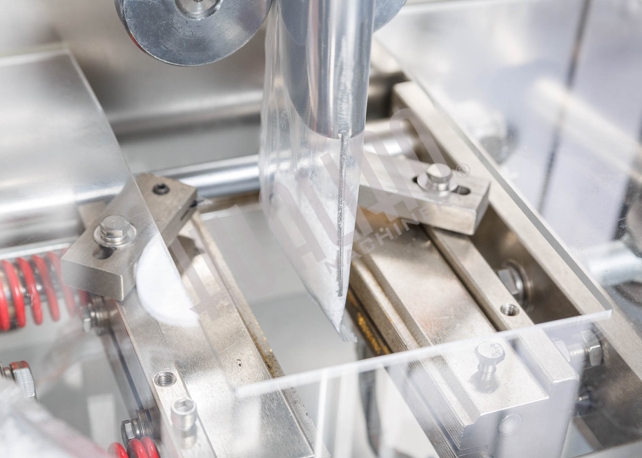 Автоматическая фасовочно-упаковочная машина DXDK-320RH-E (нерж., стик 17*110 мм, 4.6-8 мл, W пленки 42 мм, зубч. нож.) Hualian - Купить с доставкой по всему Казахстану