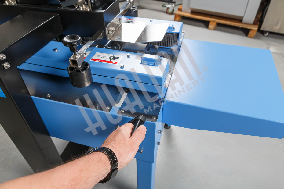 Полуавтоматический заклейщик коробов FXJ-4030A Hualian - Купить с доставкой по всему Казахстану