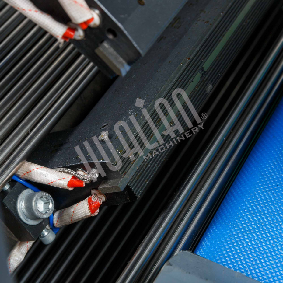 Автоматическая горизонтальная упаковочная машина DXDZ-600XD под ВПП (3 servo, лент. 250 мм, рег. форм., min bag L 130, H 120, трансп.попереч.запайки) Hualian - Купить с доставкой по всему Казахстану