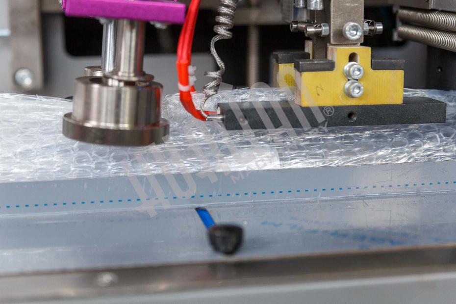 Автоматическая горизонтальная упаковочная машина DXDZ-350XD под ВПП (3 servo, лент.150 мм, рег.форм., min bag L 120, H 50, трансп.попереч.запайки) Hualian - Купить с доставкой по всему Казахстану