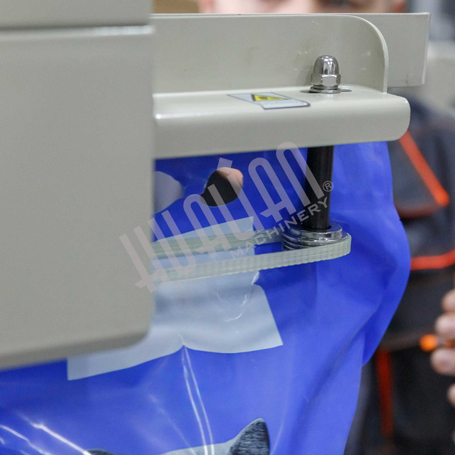 Роликовый конвейерный запайщик FRM-1370LD Hualian - Купить с доставкой по всему Казахстану