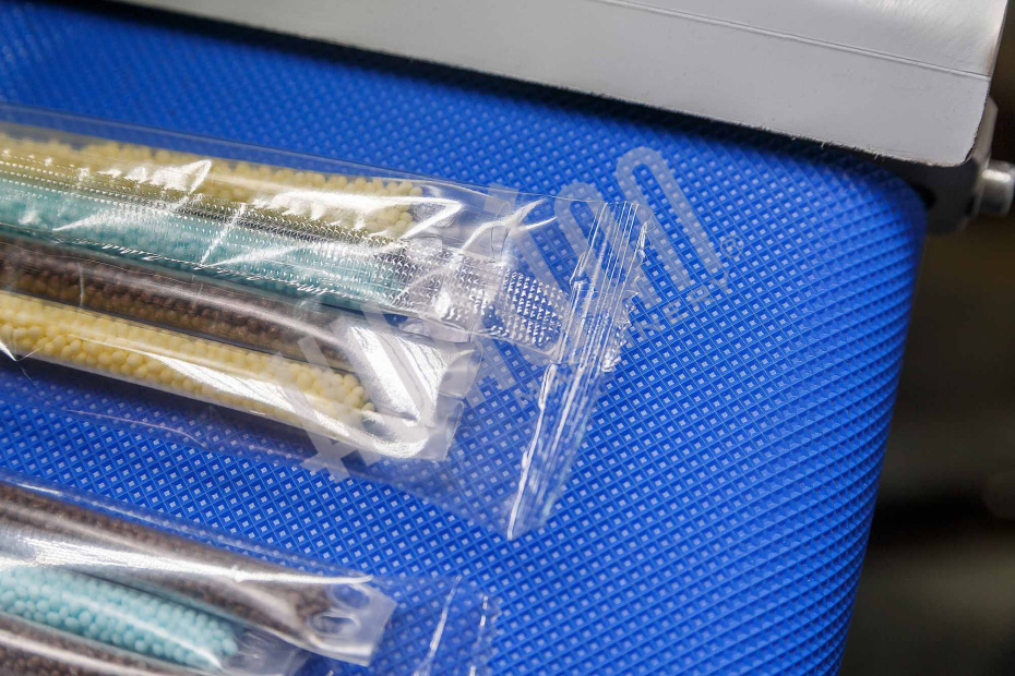 Горизонтальная упаковочная машина DXDZ-250XD  (H-40мм, bag L 65-190mm, S 200mm, регулируемый формирователь, вставки в транспортере) Hualian - Купить с доставкой по всему Казахстану