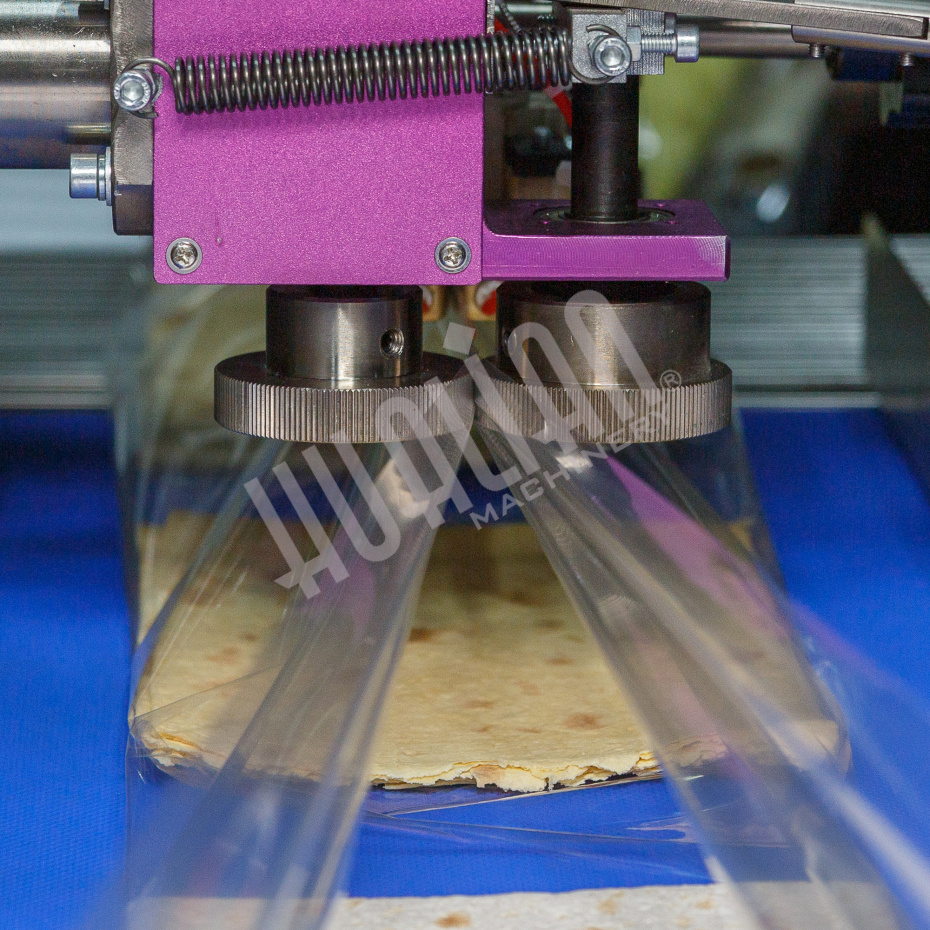 Горизонтальная упаковочная машина DXDZ-600XD (3 серв., H-110 мм, L не огр., W 145-285 мм, HL-1108, круг. отв., подбой, прок. пакета) Hualian - Купить с доставкой по всему Казахстану