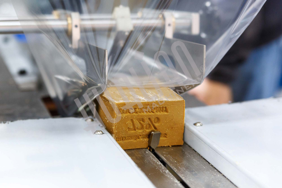 Горизонтальная упаковочная машина DXDZ-450B NEW (H-70 mm, bag L 130-450mm, S 400mm, регулируемый формирователь 180 мм) Hualian - Купить с доставкой по всему Казахстану