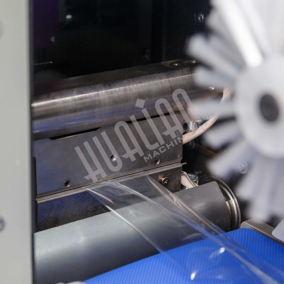 Горизонтальная упаковочная машина DXDZ-250XD  (H-40мм, bag L 65-190mm, S 200mm, регулируемый формирователь, вставки в транспортере) Hualian - Купить с доставкой по всему Казахстану