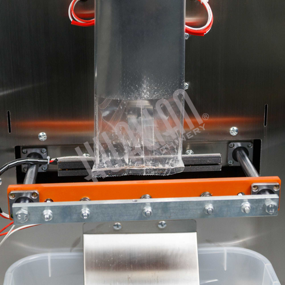 Автоматическая фасовочно-упаковочная машина DXDK-1000 NEW (пакет подушка, ширина пленки 300 мм, фотодатчик) Hualian - Купить с доставкой по всему Казахстану