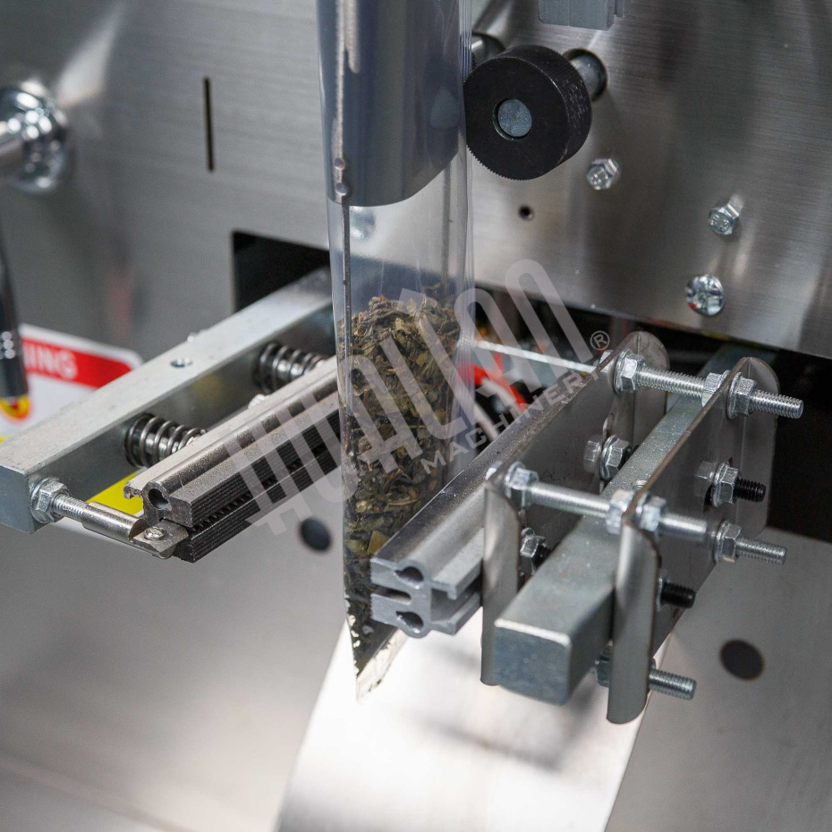 Автоматическая фасовочно-упаковочная машина DXDK-100 NEW (пакет подушка, ширина пленки 140 мм) Hualian - Купить с доставкой по всему Казахстану