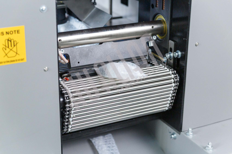 Автоматическая горизонтальная упаковочная машина DXDZ-350XD под ВПП (3 servo, лент.150 мм, рег.форм., min bag L 120, H 50, трансп.попереч.запайки) Hualian - Купить с доставкой по всему Казахстану