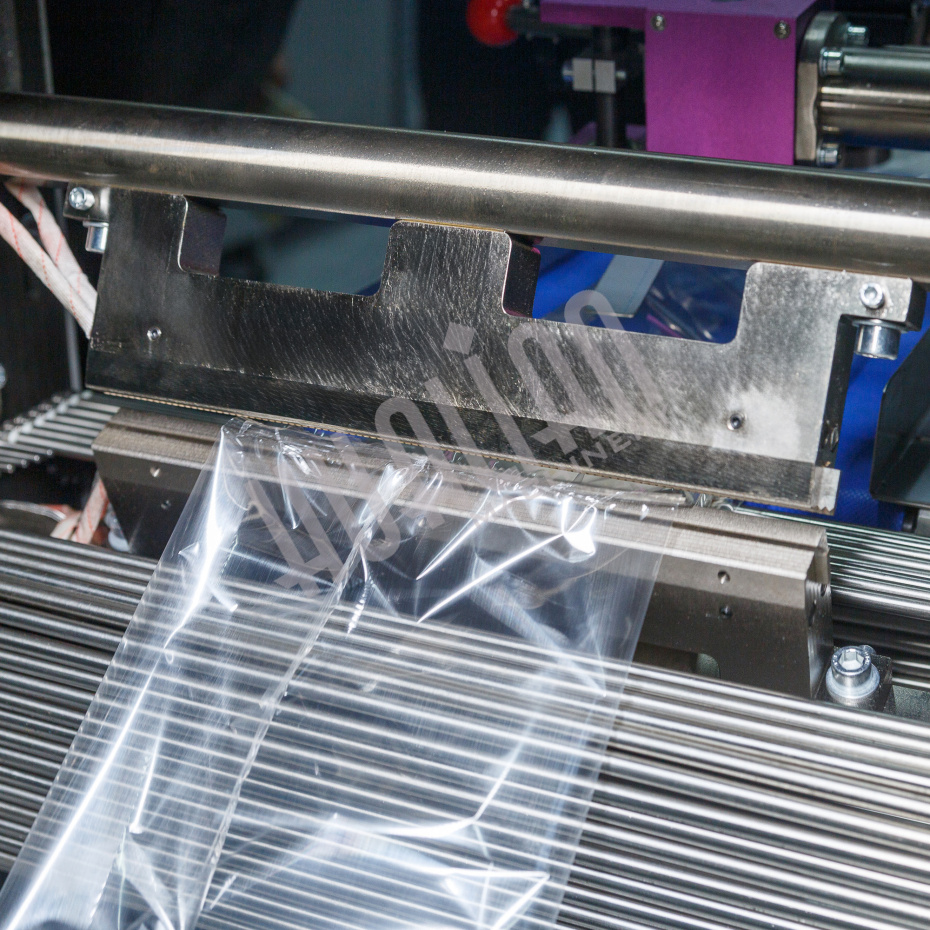 Горизонтальная упаковочная машина DXDZ-600XD (3 серв., H-110 мм, L не огр., W 145-285 мм, HL-1108, круг. отв., подбой, прок. пакета) Hualian - Купить с доставкой по всему Казахстану