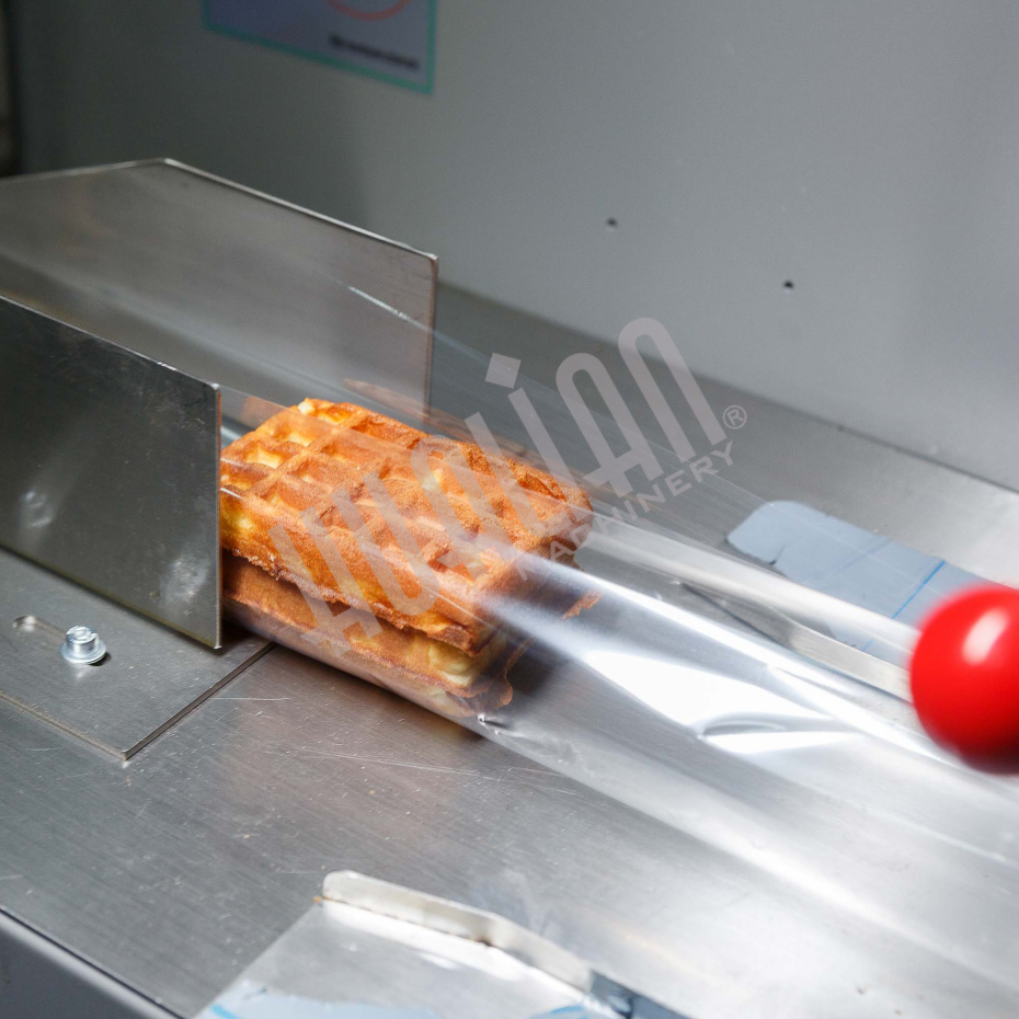 Горизонтальная упаковочная машина DXDZ-250XD (лент. 60 мм, рег. форм., S 250, L 120-280, H 60) Hualian - Купить с доставкой по всему Казахстану