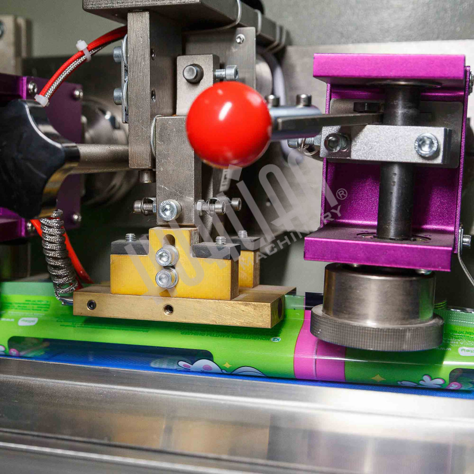 Автоматическая горизонтальная упаковочная машина DXDZ-250D (3 servo, рег. форм., min bag L 150, S 250, H 60, 1 позиц. нож) Hualian - Купить с доставкой по всему Казахстану