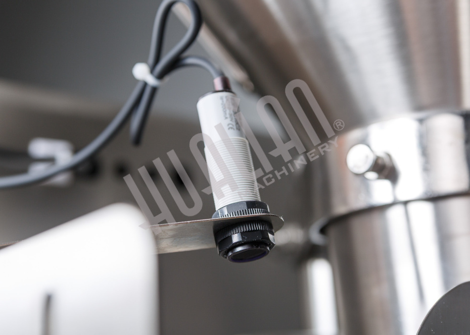 Автоматическая фасовочно-упаковочная машина DXDK-320RH-E (нерж., стик 17*110 мм, 4.6-8 мл, W пленки 42 мм, зубч. нож.) Hualian - Купить с доставкой по всему Казахстану