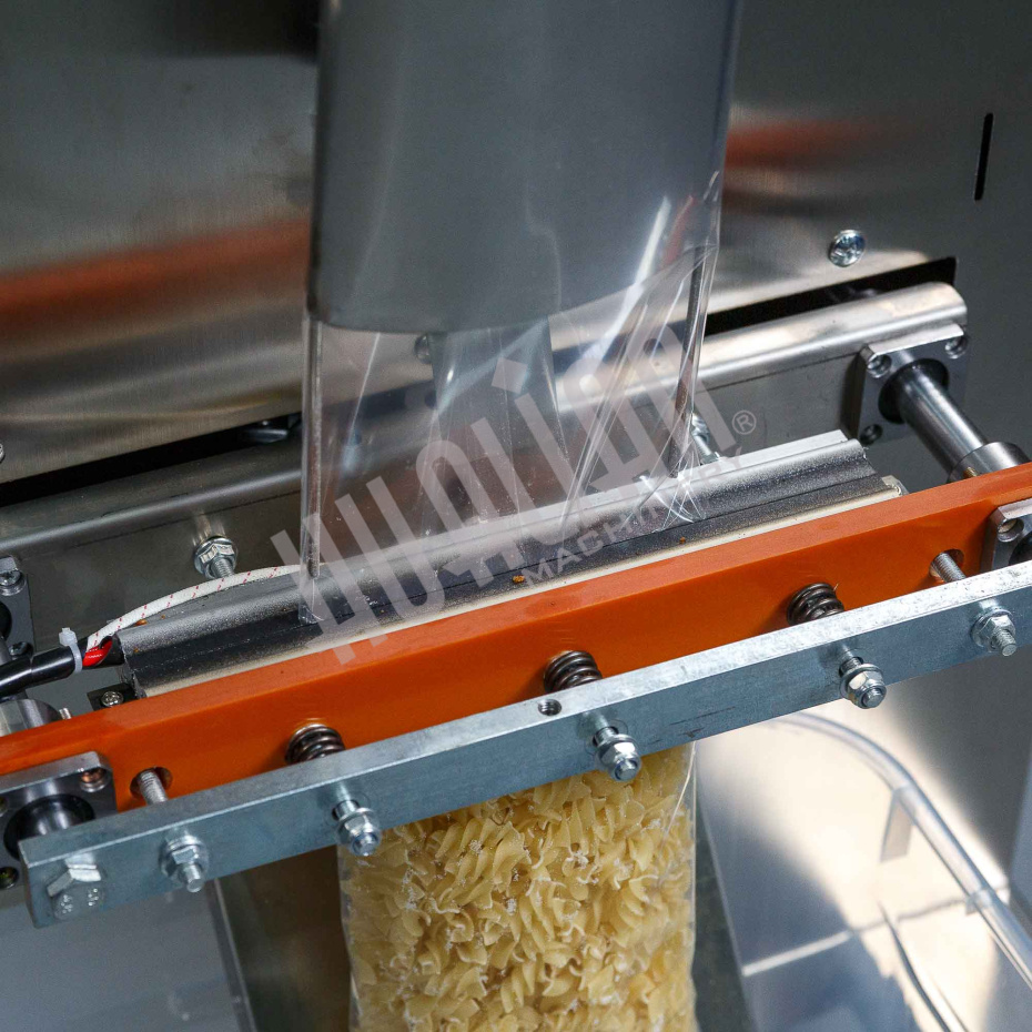 Автоматическая фасовочно-упаковочная машина DXDK-1000 NEW (пакет подушка, ширина пленки 300 мм, фотодатчик) Hualian - Купить с доставкой по всему Казахстану