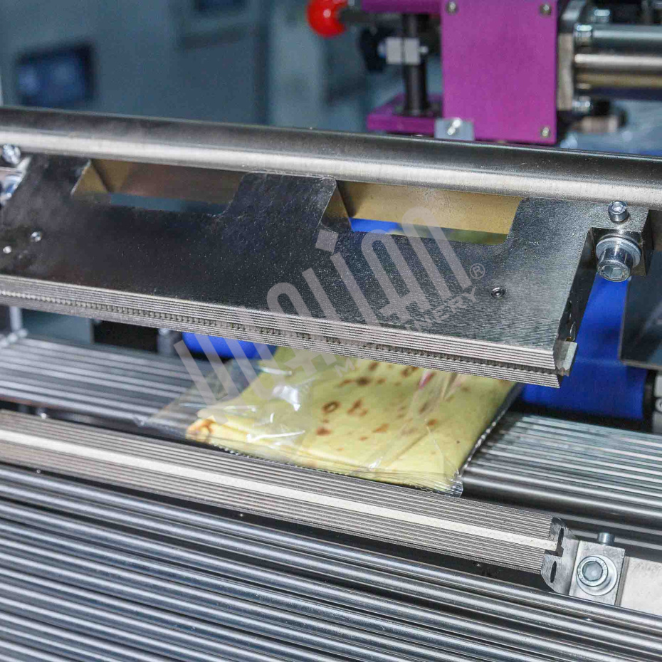 Горизонтальная упаковочная машина DXDZ-600XD (лент. 250 мм, рег.форм., S 400, L 180-500, H-120, трансп.попереч.запайки) Hualian - Купить с доставкой по всему Казахстану