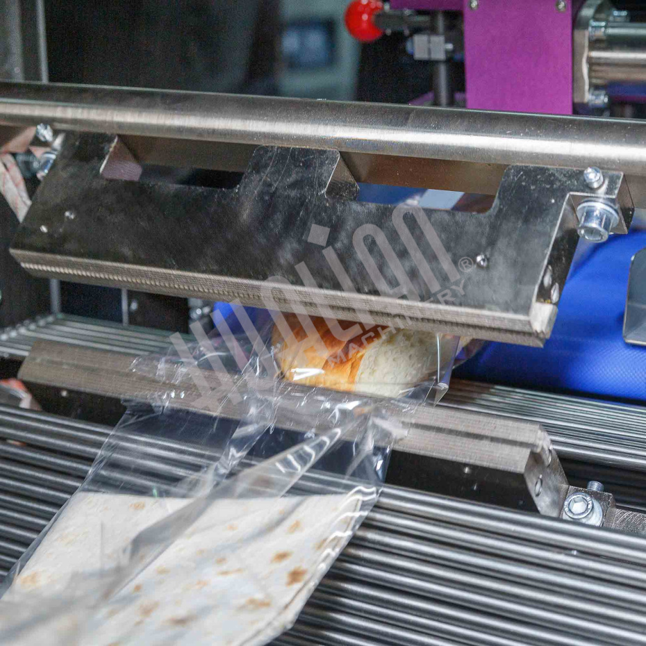 Горизонтальная упаковочная машина DXDZ-600XD (лент. 250 мм, рег.форм., S 400, L 180-500, H-120, трансп.попереч.запайки) Hualian - Купить с доставкой по всему Казахстану